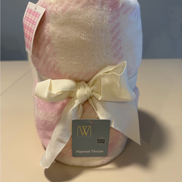 Other - Pink‎ and White Flannel Throw